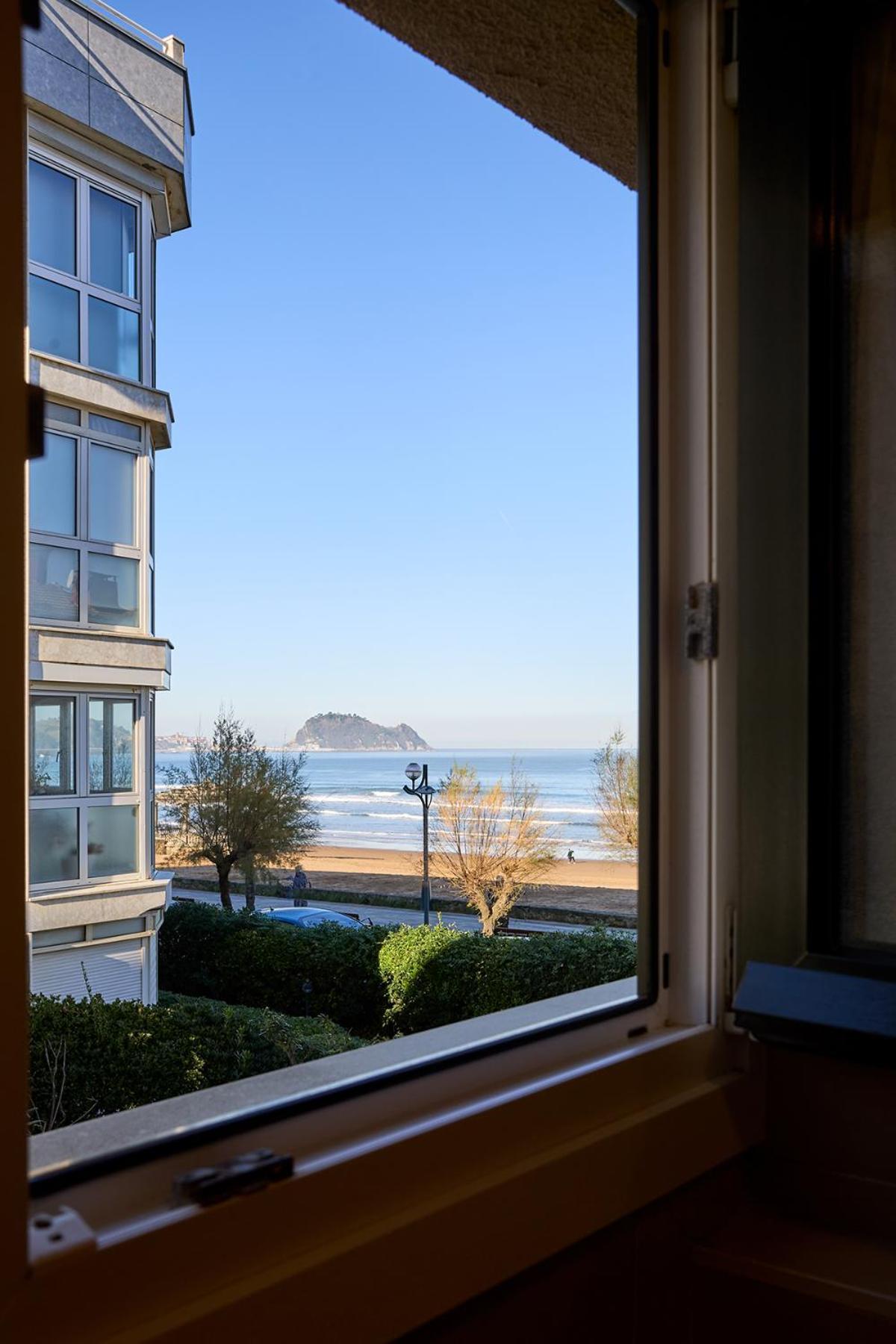 Pensión Zarauz Playa Bagian luar foto