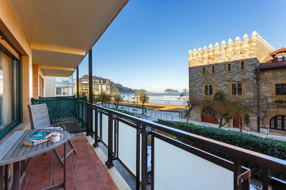 Pensión Zarauz Playa Bagian luar foto